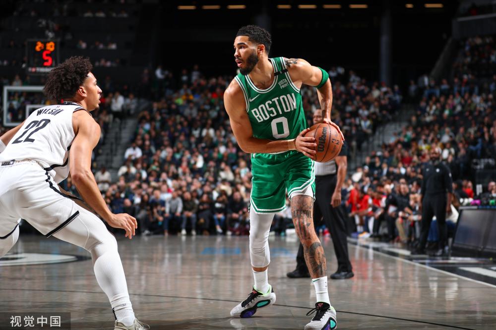 他成为许多 他成为许多